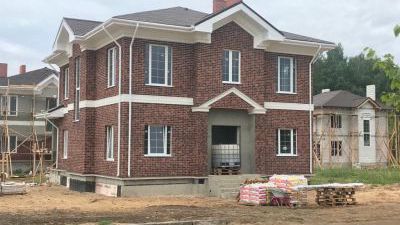 Первый дом облицован клинкерной плиткой!